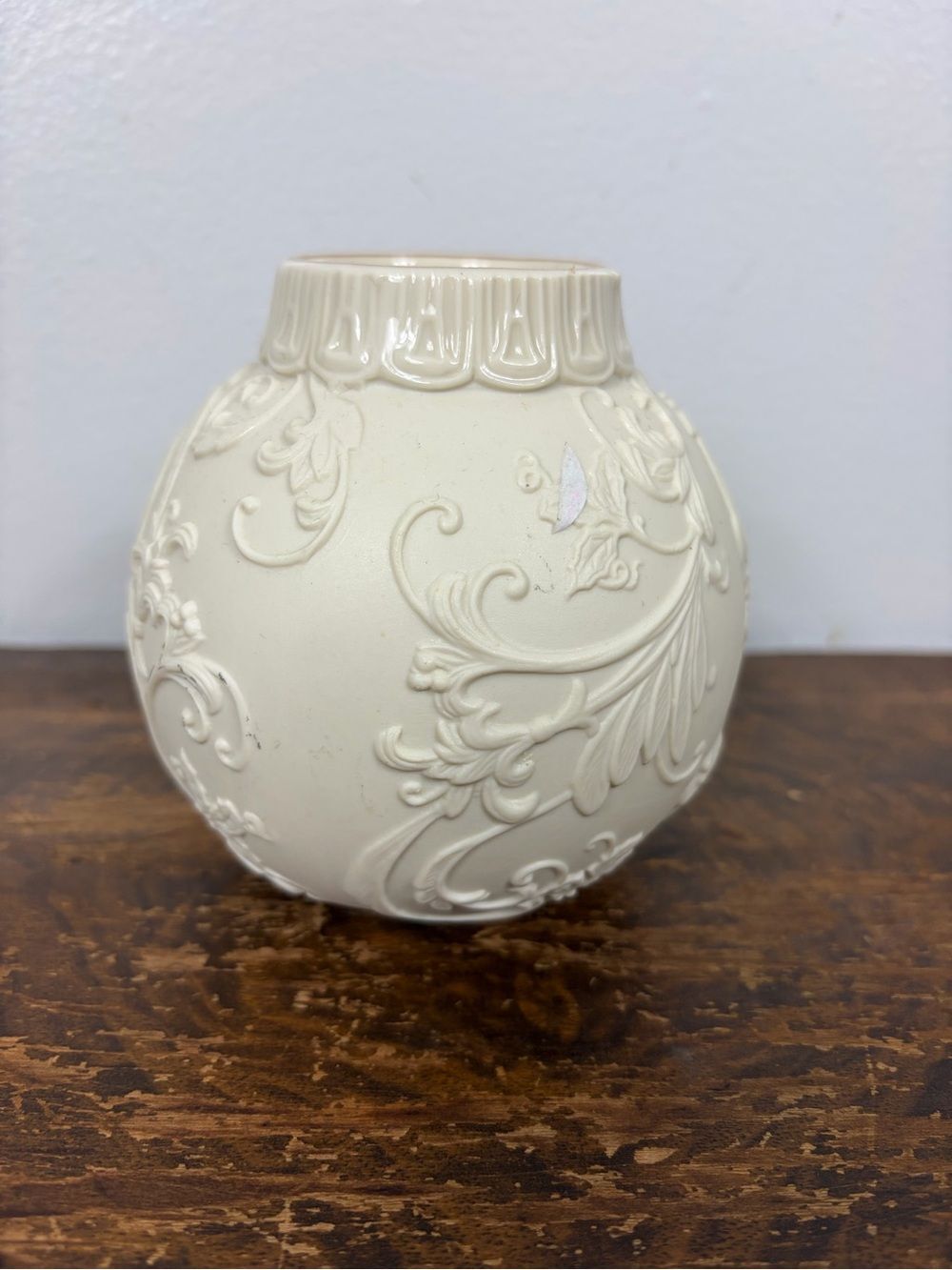 LENOX Ornamental Porcelain Glow Holly Scrollwork Candle Tealight Holder